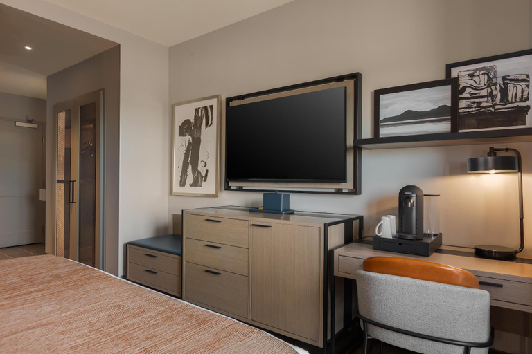 Bedroom 3, Hotel Avail Rogers, Tapestry Collection By Hilton, Benton