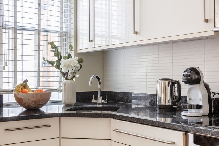Private kitchen 2, Classic 1BR - Notting Hill Gem, London