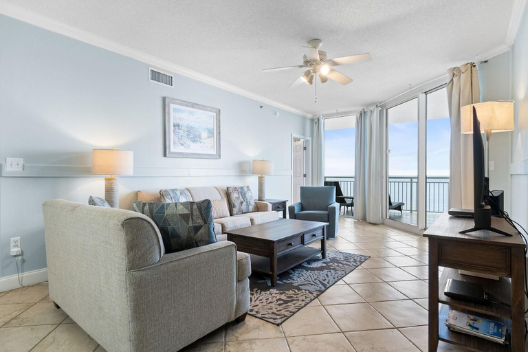 Living area 2, Palacio 802, Escambia