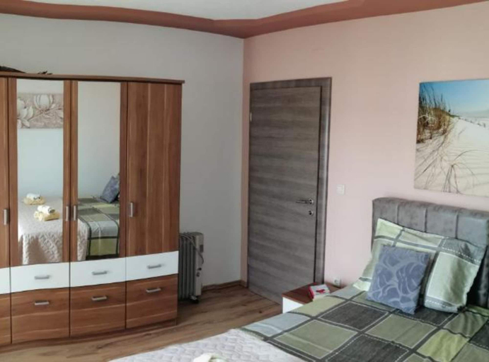 Room 2, Apartment Libe With Sea View Trogir, Seget
