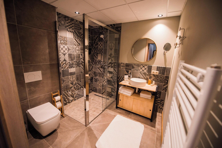 Bathroom 5, ABCD Hotel-Restaurant, Namur