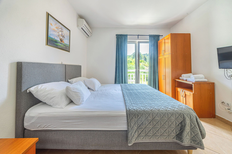 Bedroom 4, Apartments Seaview, Tučepi