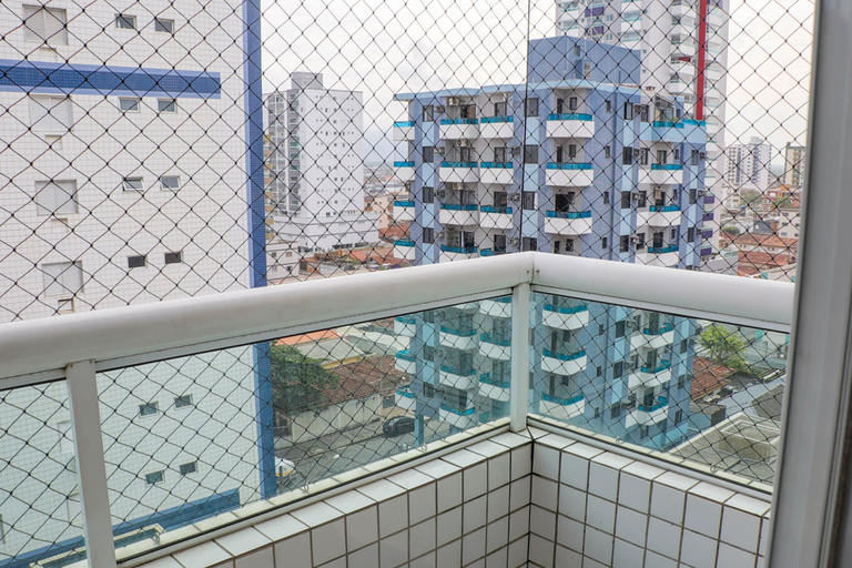 Room 2, Apto com Wi-fi ar Cond e Garagem 100m da Praia, São Vicente