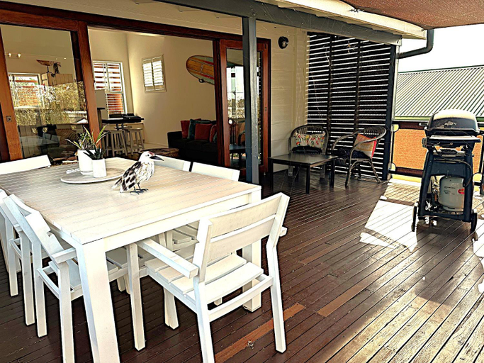 Others 5, Castaway, Gold Coast