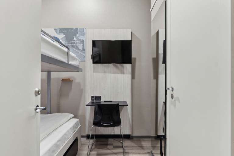 Room 2, Hotel Fyrtøjet - We give less You save more, Odense