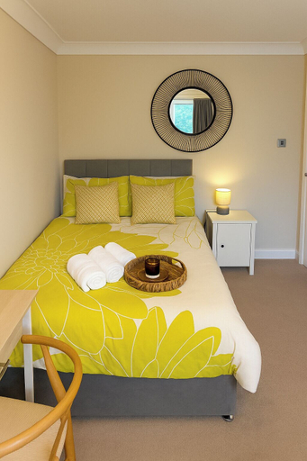Room 4, 2 Bed Apartment - Sleeps 4 - Parking - Wifi, London