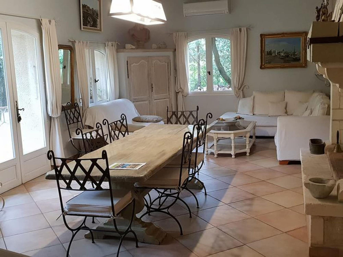 Room 2, Villa in an Idyllic and Relaxing Setting Near Orange, Vaucluse