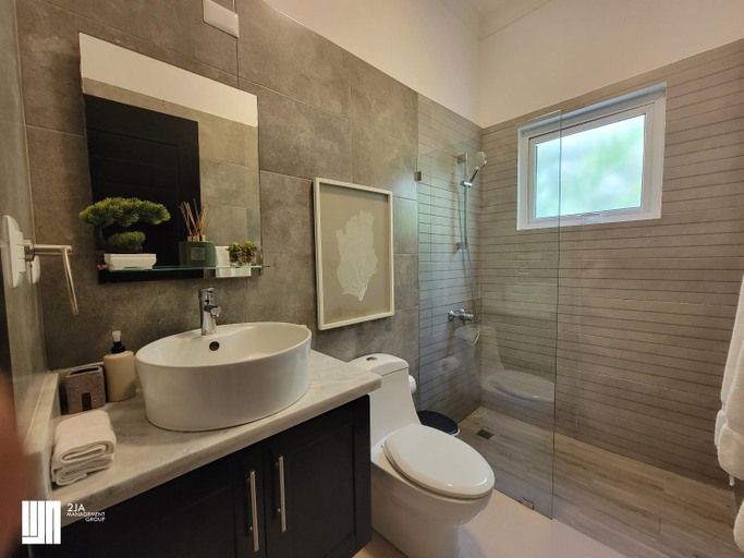 Bathroom 4, 2JA Management Group - SOV Properties, Sosua