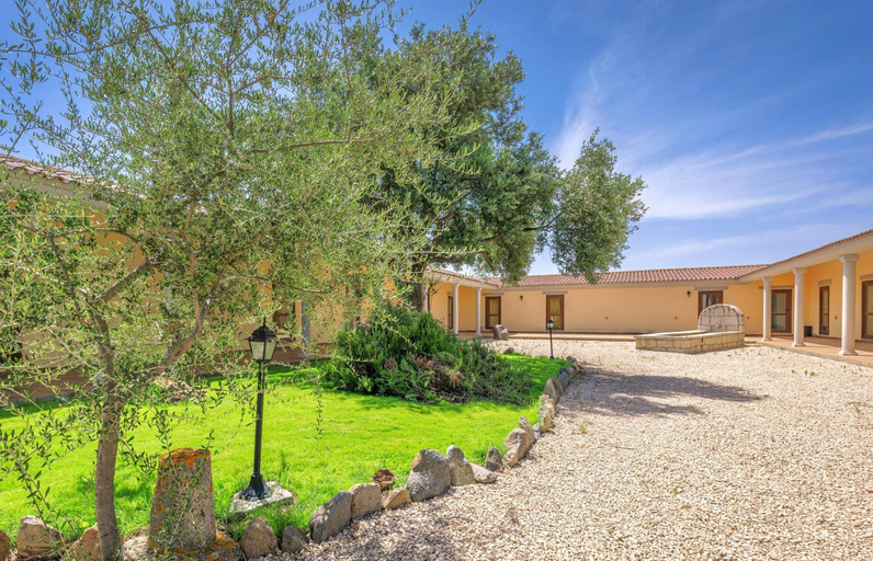 Others 2, B&B with swimming pool between sea and countryside, Olbia-Tempio