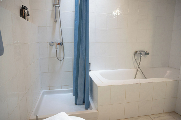 Bathroom 4, Terra Ionian, West Greece