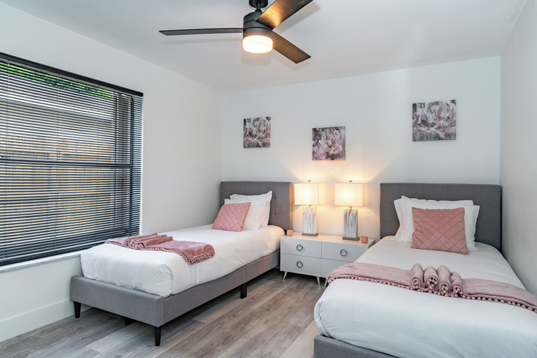 Room 3, Fox Island Heated Spa - Downtown & Beach, Broward