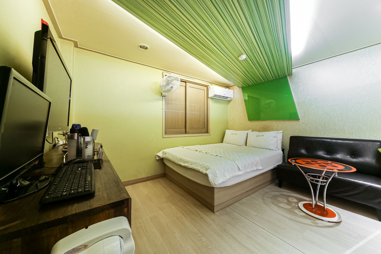 Bedroom 3, Yangsan Deokgye N, Yangsan