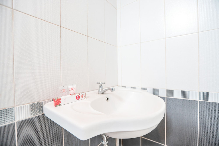 Bathroom 3, Hotel O Cempaka Place Homestay, Jakarta Pusat