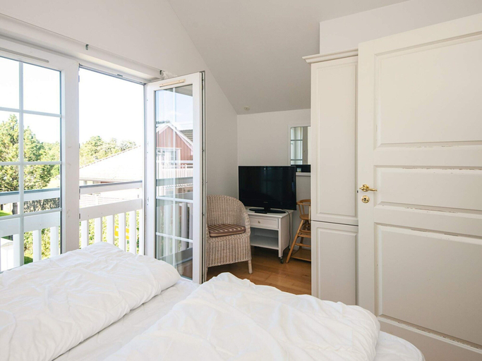 Bedroom 2, 5 Star Holiday Home in Blavand, Varde