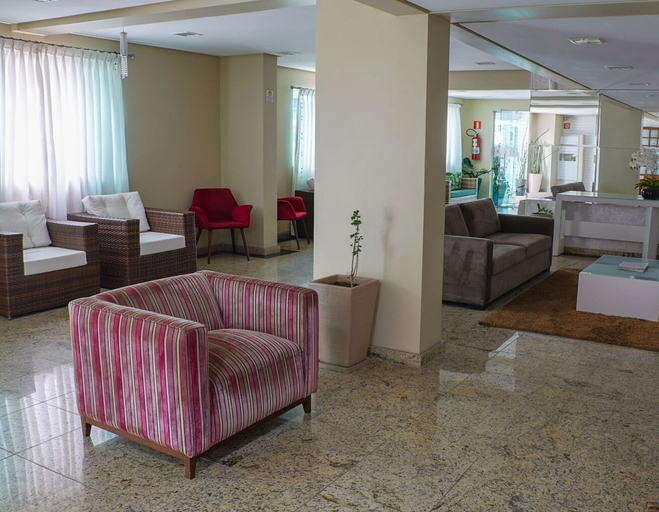 Room 3, Apto com Wi-fi ar Cond e Garagem 100m da Praia, São Vicente