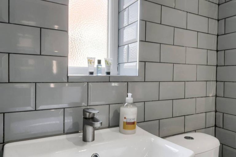 Room 2, Luxury Penthouse Suite - Swansea Central - Beach, Swansea