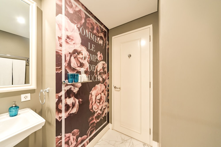 bathroom 9