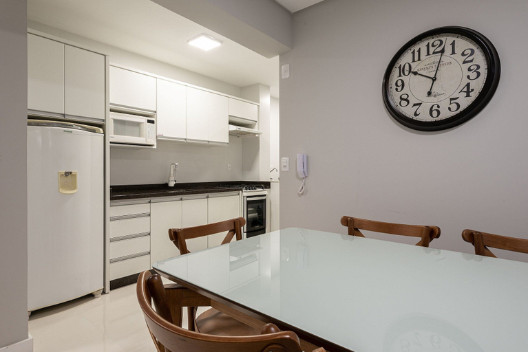Dining 5, 2BR Apt w/ Pkg & BBQ 450m From sea Ean503, Balneário Arroio do Silva