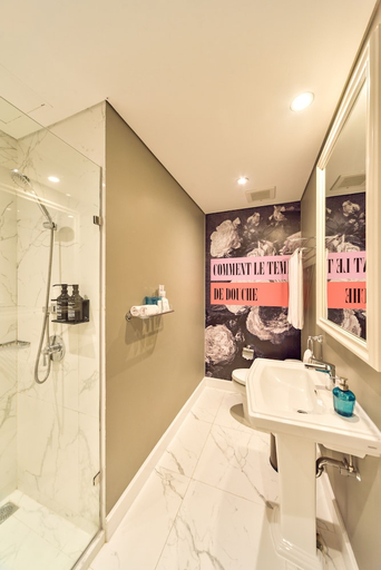 bathroom 9