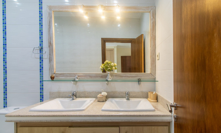 Bathroom 3, House w/ Pool 350 m From Taperapuan Beach Rud0047, Porto Seguro