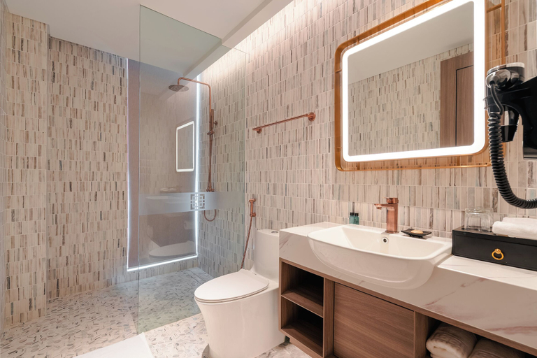 Bathroom 5, Le Carré Hue, Huế