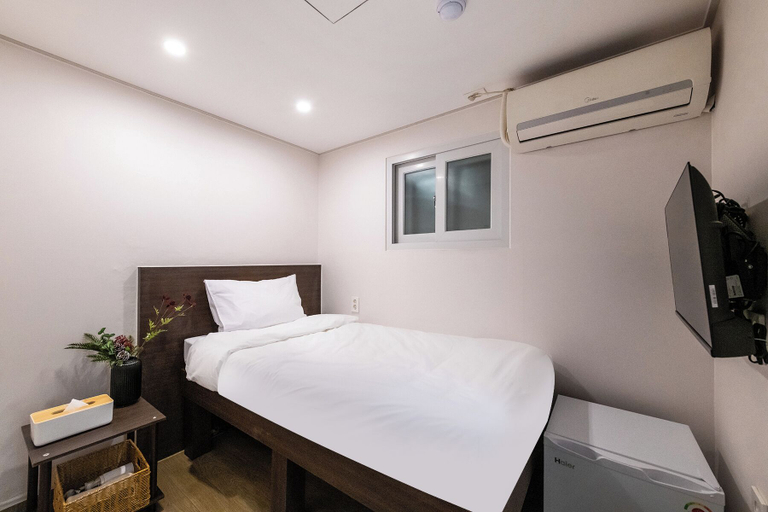 Bedroom 3, Crashin Yongsan Guesthouse, Yongsan