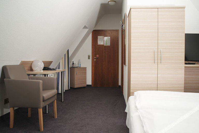 Bedroom 4, ホテル ベア ジンスハイム, Rhein-Neckar-Kreis