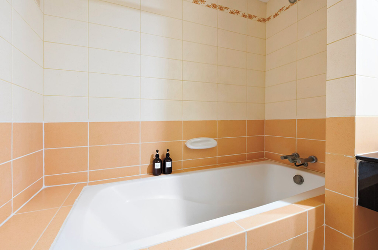 Bathroom 5, Central Place Hotel, Muang Samut Sakhon