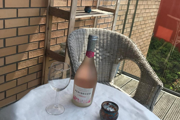 Outdoor dining, Lovely 2-Bed Apartment -Sleeps 5 & Parking, Dublin