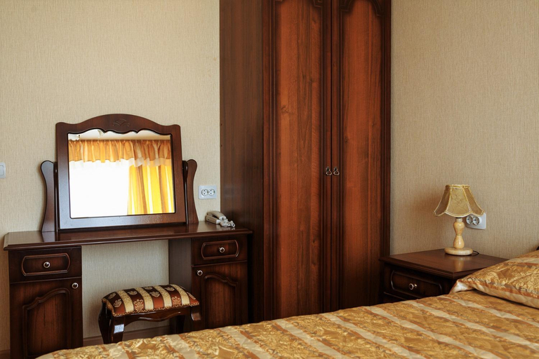 Others 3, Wals Hotel, Central
