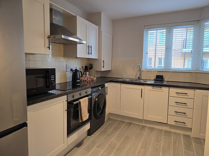 Private kitchen 2, Dublin - 3 Bedroom Cosy Home - Sleeps Max 7, Dublin