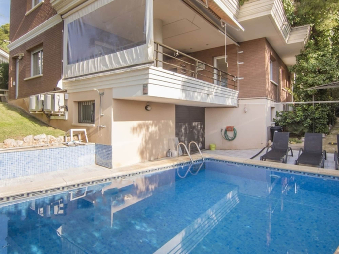 Room 5, Th103 Villa Espaciosa con Piscina Privada y Jard n, Tarragona