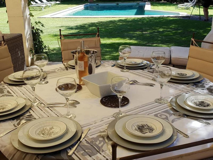 Room 5, Villa in an Idyllic and Relaxing Setting Near Orange, Vaucluse