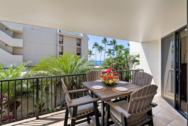 Outdoor dining 4, Oceanfront Island Living - Beautiful Kona Condo for Extended Stays - Vrkcv, Hawaii