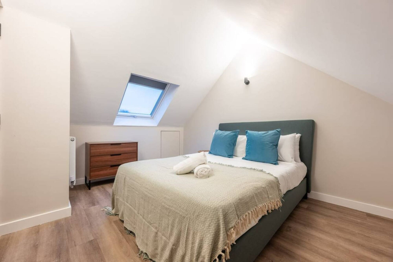 Room 5, Luxurious 2 Bed Central Cardiff Free EV Charge, Cardiff