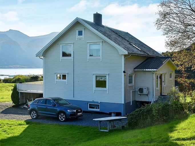 Exterior & Views 2, 4 Star Holiday Home in Midsund, Midsund
