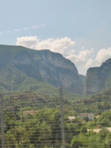Miscellaneous 2, 3 bed - Sleeps 6 - Mountain View - Parking - Pets, Ancona