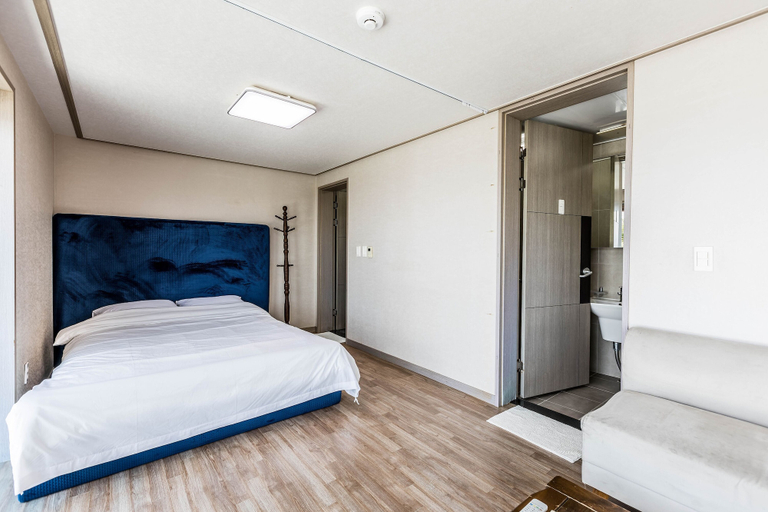 Bedroom 4, Goraesu Pension, Seogwipo