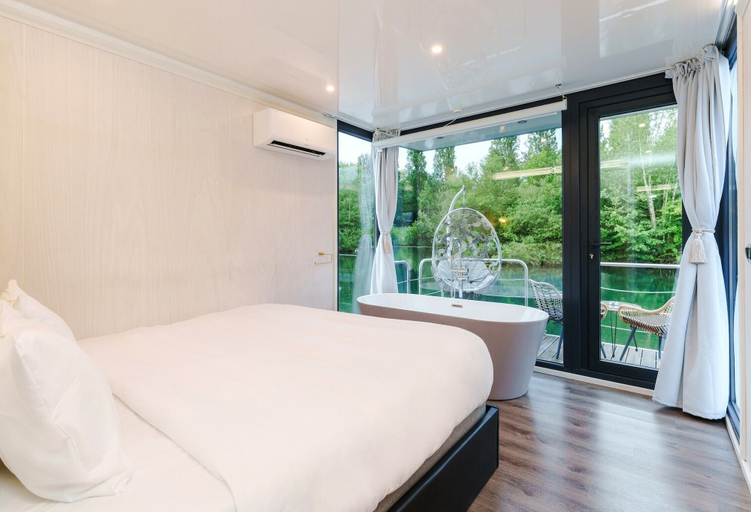 Room 3, L'Escale Royale St-Fargeau-Ponthierry, Seine-et-Marne