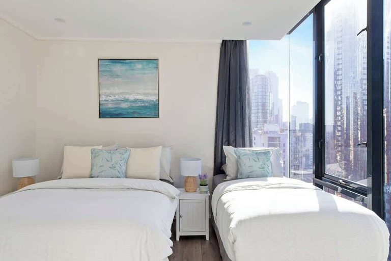 Interior 2, Large 3BR Apt Near Crown, Sleeps 10, Free Parking, Melbourne