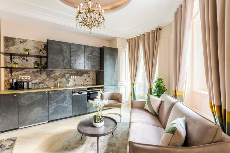 Others 2, Merveil Luxury Suites - Ours I-II, Paris