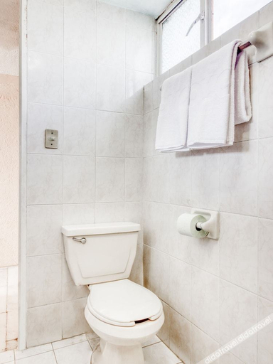 Bathroom 3, Capital O Hotel La Siesta, Gomez Palacio, Torreón