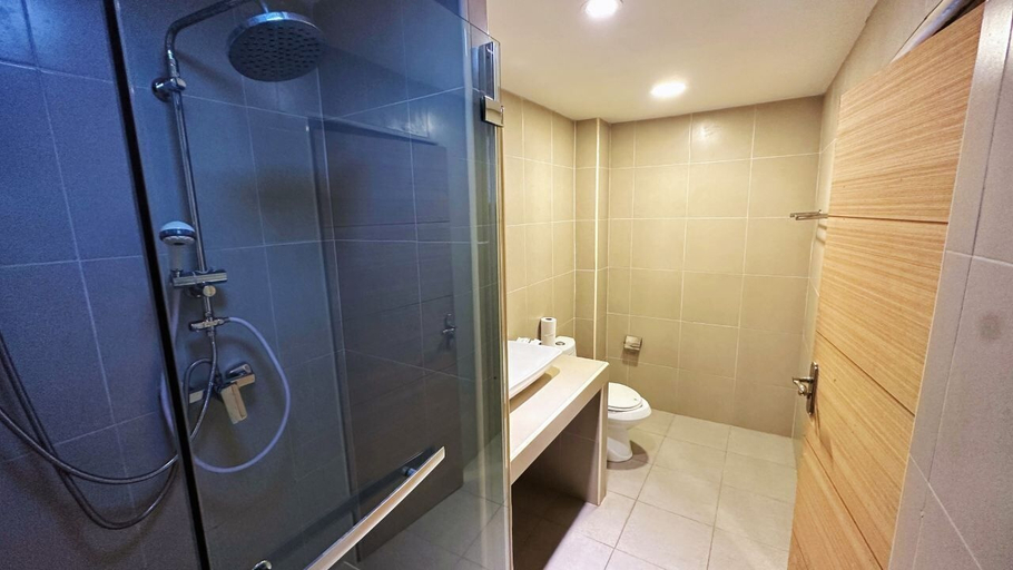 Bathroom 4, Key Hotel at Old City Center, Muang Chiang Mai