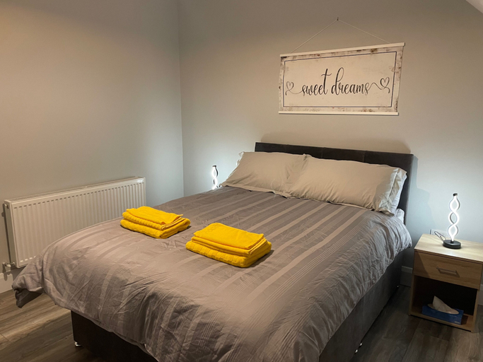 Room 3, Spacious 5Br Home - Country View - Close to Galway