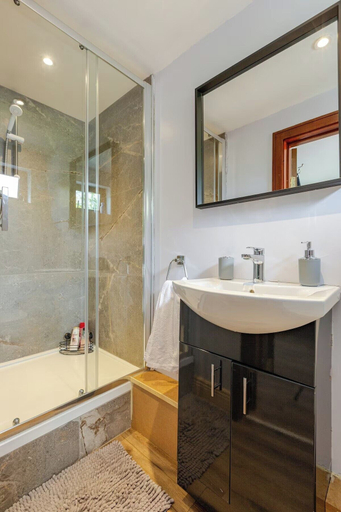 Bathroom 2, 1-bed Cosy Country Retreat- Sleeps 5, Emerald Park