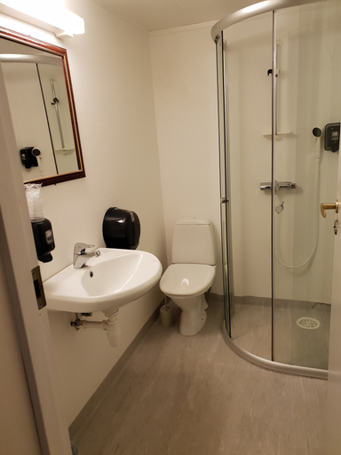 Bathroom 3, Henriksen Gjestestue, Nordreisa