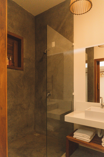 Bathroom 5, Villa Binn, Cruz