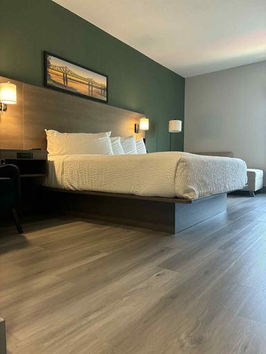 Bedroom 4, The Bridges Hotel, Adams