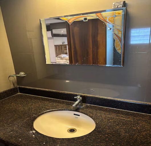 Bathroom 4, Eastin Park, Kancheepuram