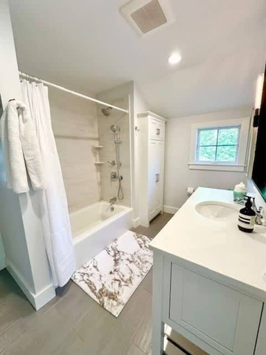 Bathroom 4, Modern 3b3b Country House and Barn on Quiet Road, Newport